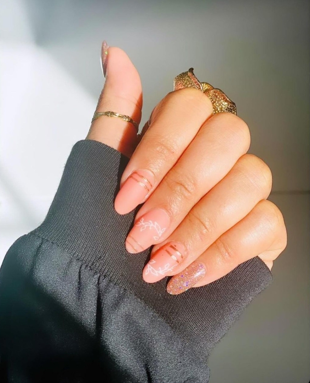 Thalia shows off chic Louis Vuitton-inspired nail art